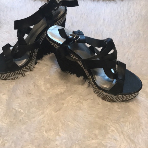 Black and white wedges. - Picture 1 of 1